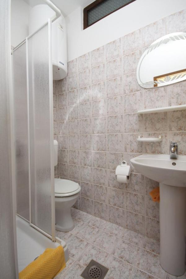 Apartments And Rooms By The Sea Starigrad, Paklenica - 6591 Zewnętrze zdjęcie