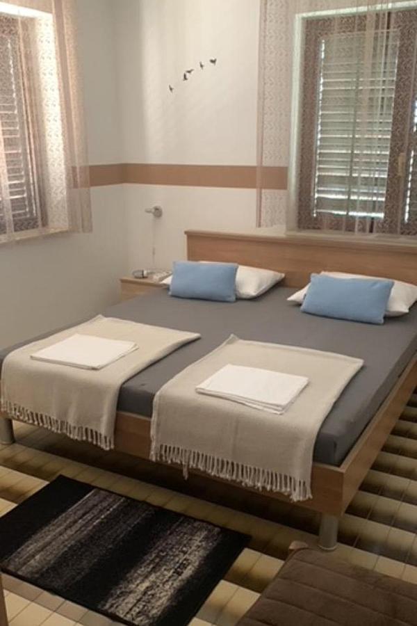 Apartments And Rooms By The Sea Starigrad, Paklenica - 6591 Zewnętrze zdjęcie